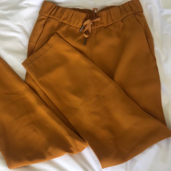 Lululemon On the Fly Woven - Picture 1 of 3